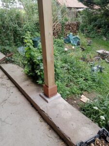 Pose plinthes bois Sipo charpente - ETS SEVIN