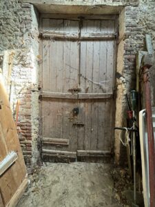 Remplacement bois détériorés porte grange - ETS SEVIN