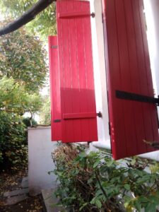 Volets bois Mengkulang maison campagnarde - ETS SEVIN